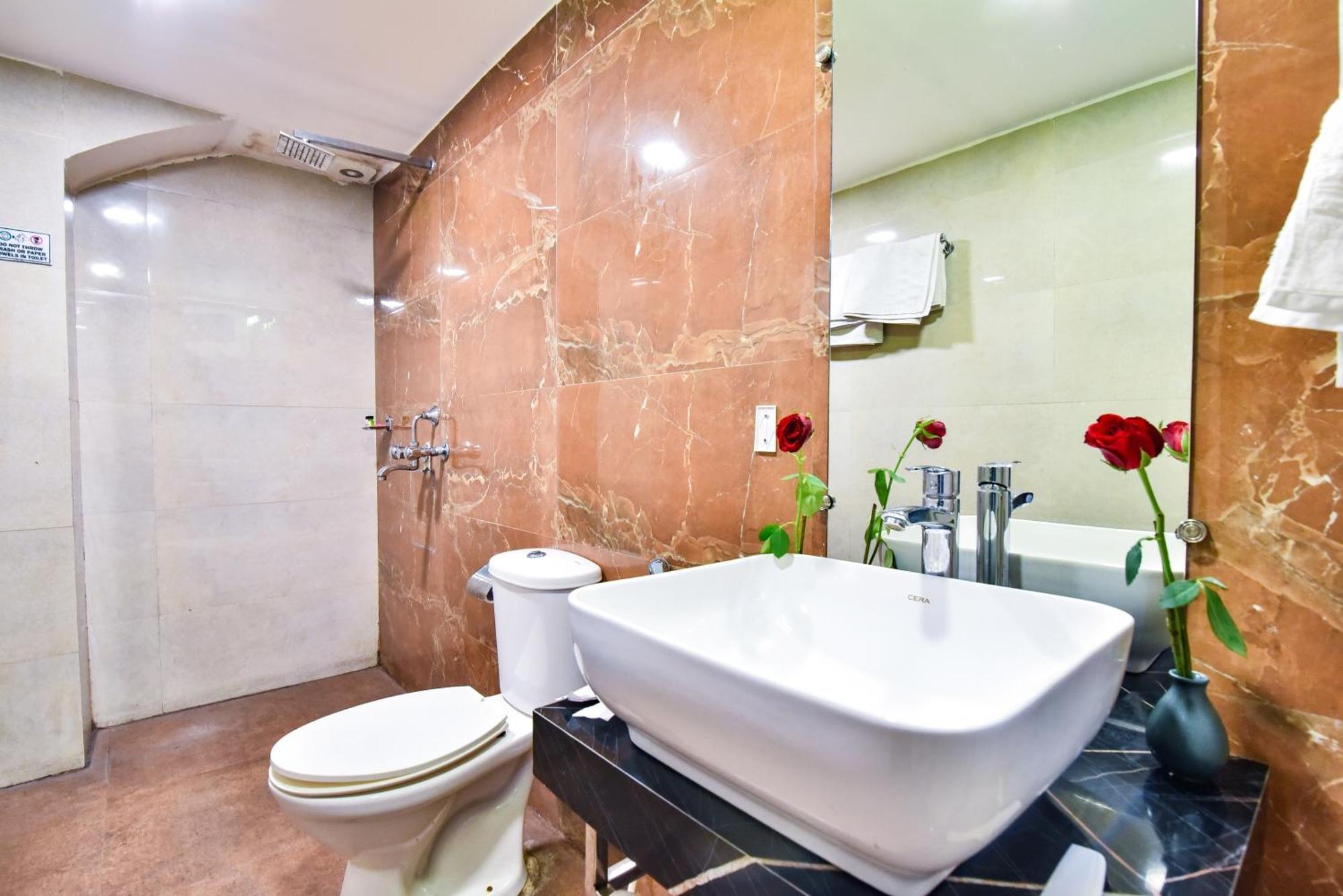 Pinaz Royale Hotel Amritsar Exterior photo