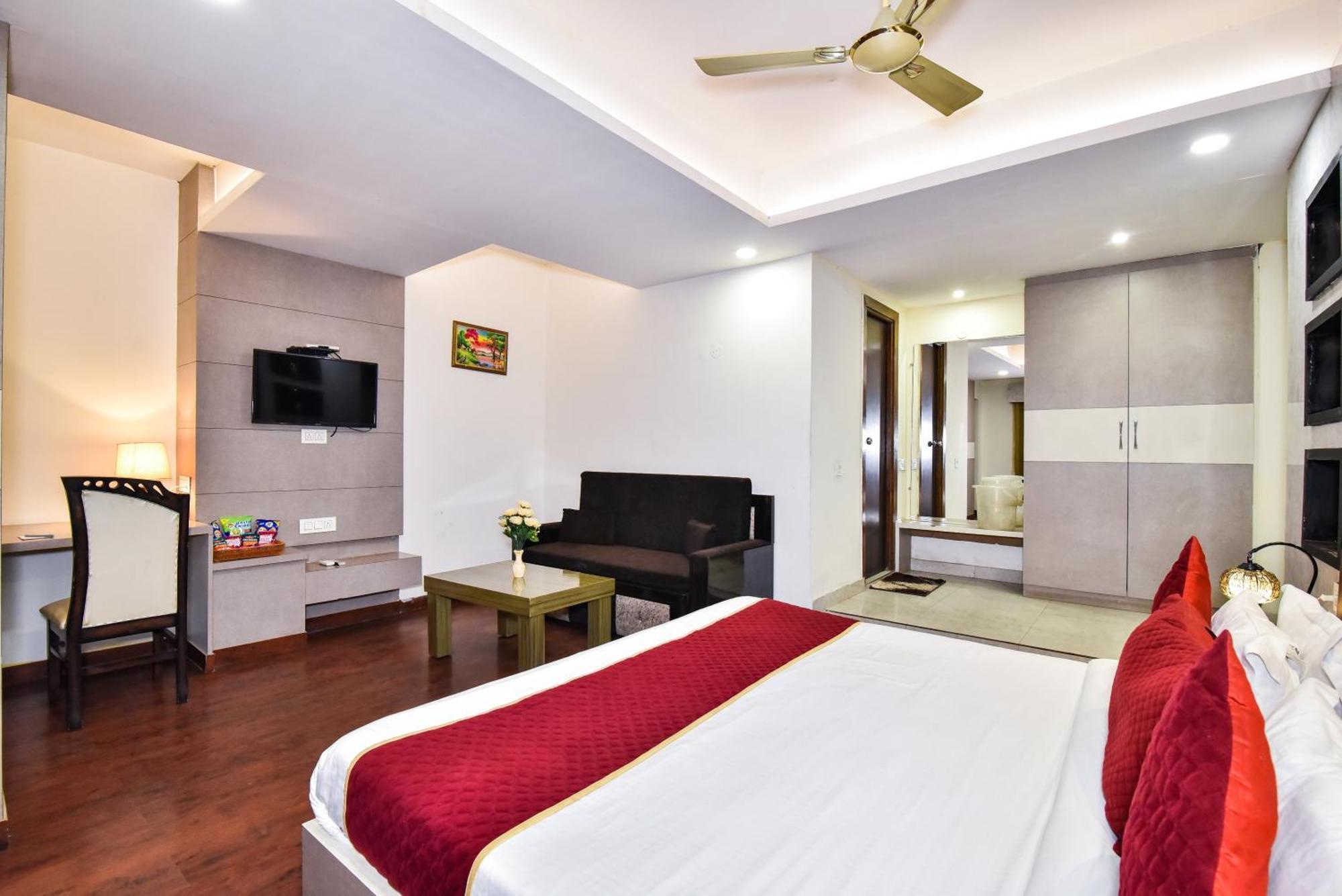 Pinaz Royale Hotel Amritsar Exterior photo