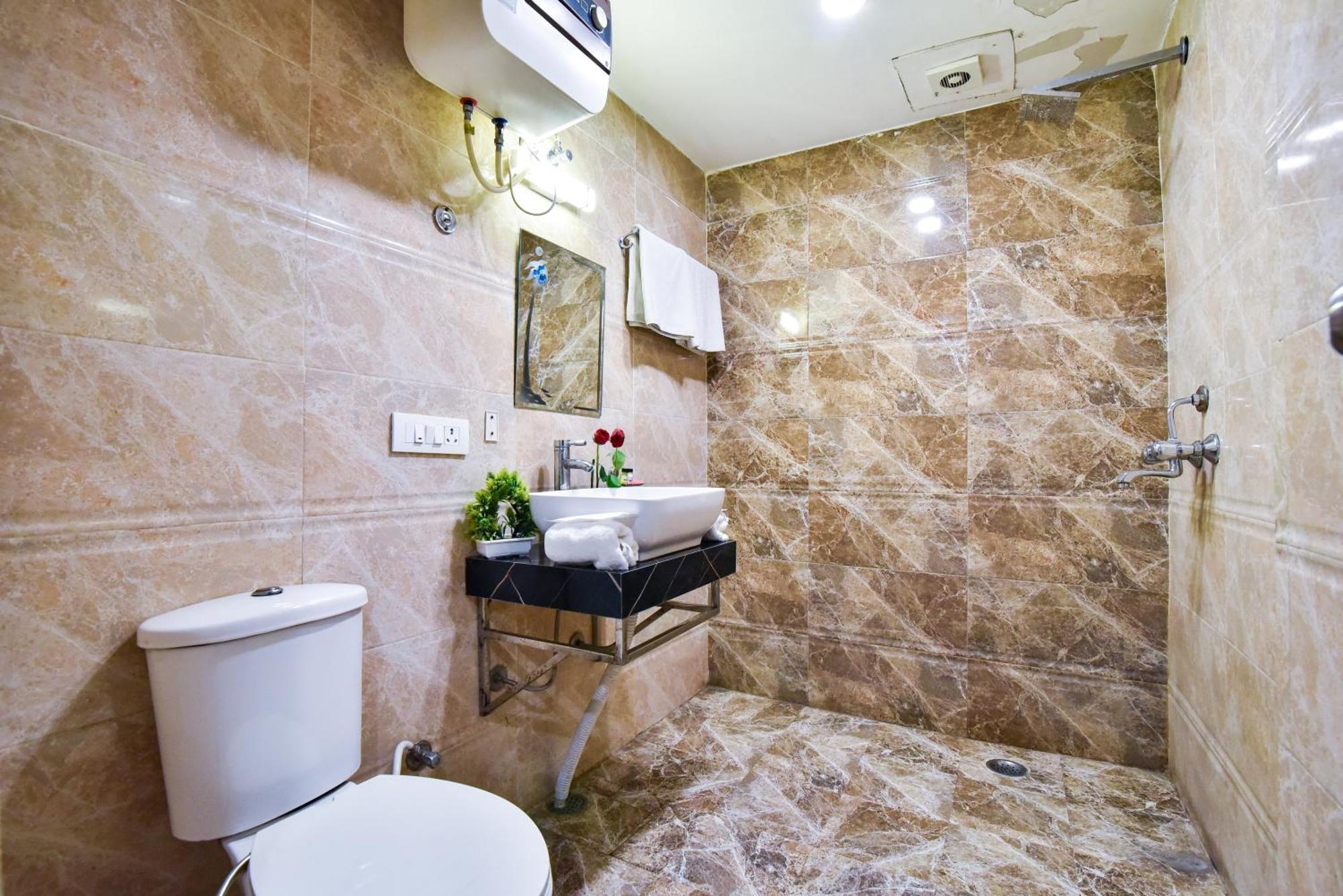 Pinaz Royale Hotel Amritsar Exterior photo