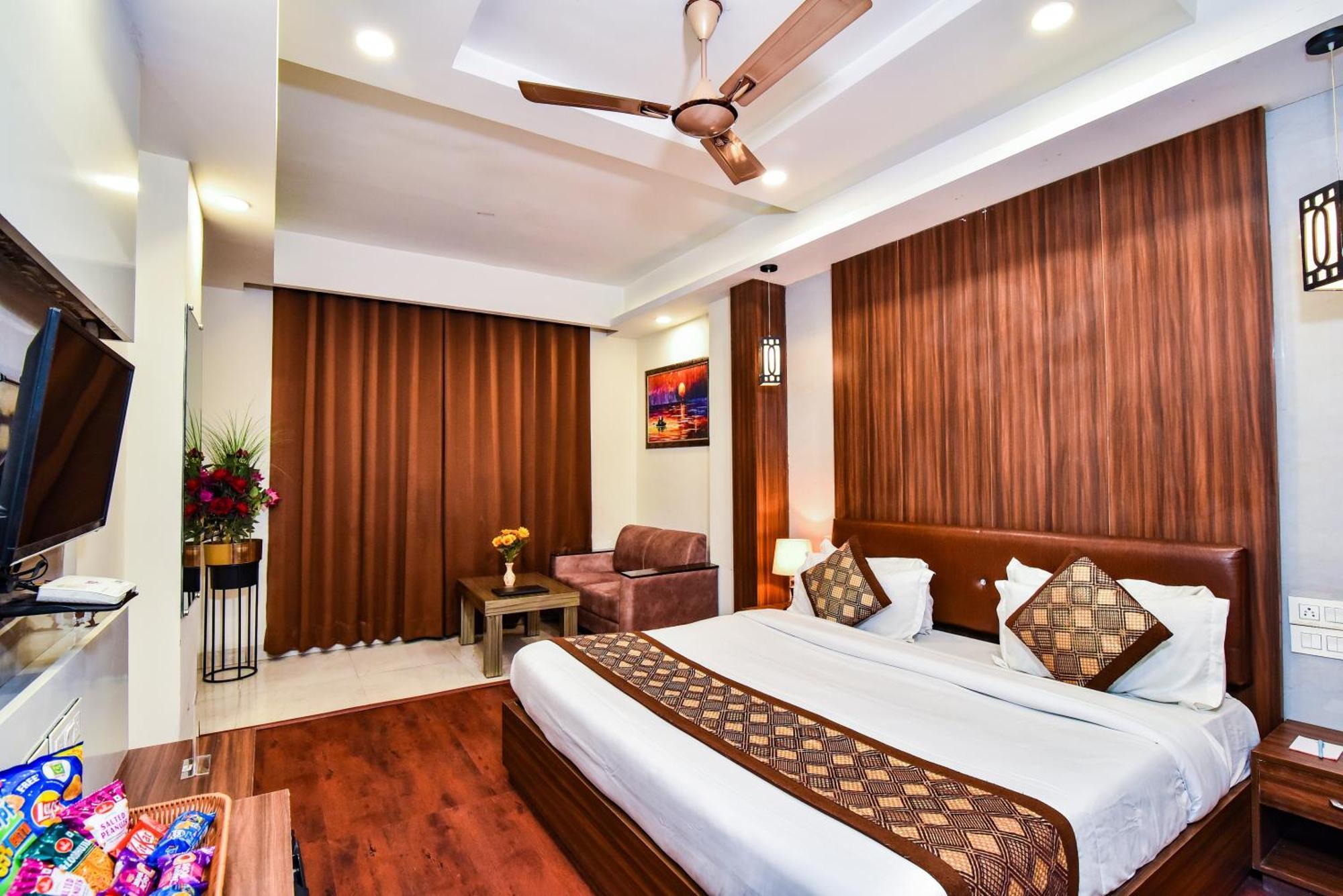 Pinaz Royale Hotel Amritsar Exterior photo